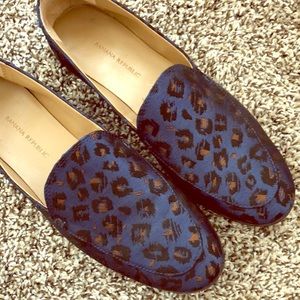 BANANA REPUBLIC flats